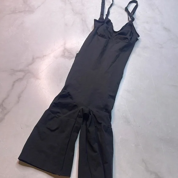 SKIMS Seamless Sculpt Mid Thigh Bodysuit NWOT - Picture 2 of 5